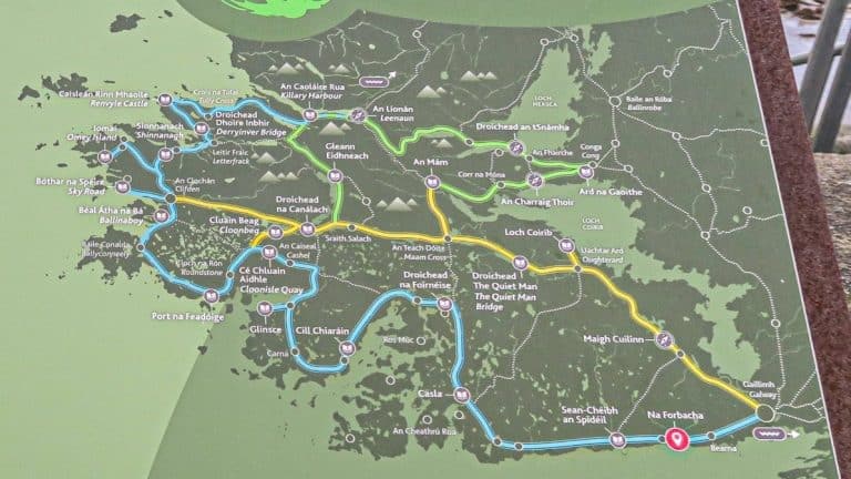 Mapa con las rutas amarilla, verde y azul de Connemara