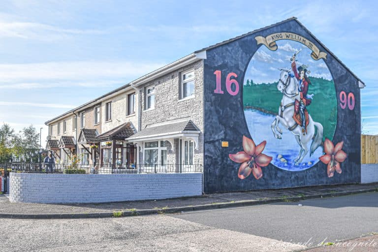 Murales en Schankill del rey William III a caballo.