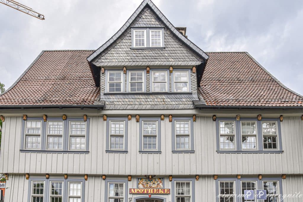 Fachada de la Bergapotheke en Zellerfeld, en el Harz