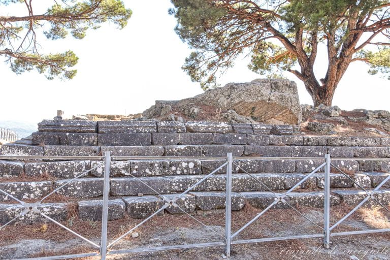 Restos del Altar de Zeus en la Acrópolis de Pérgamo.