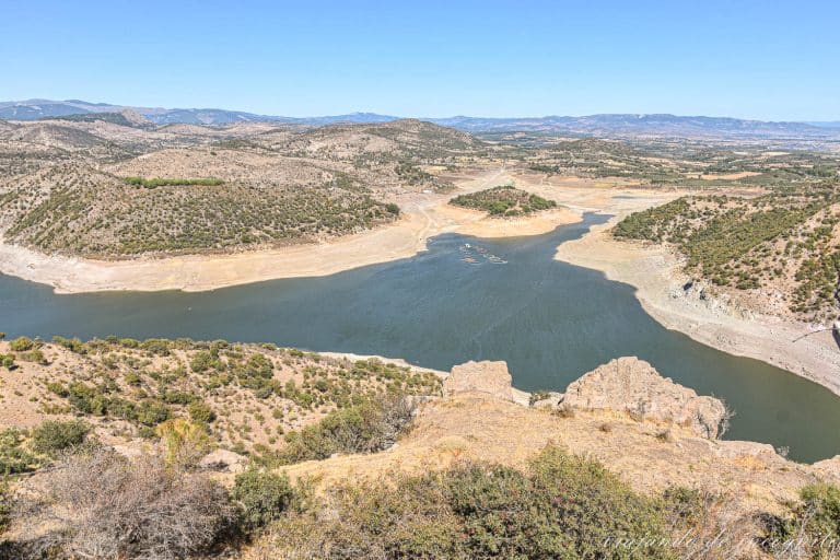 Vistas de la presa Keste desde el aparcamiento de la ciudad antigua de Pérgamo
