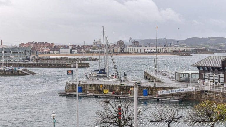 Puerto deportivo y playa de Poniente, Gijón