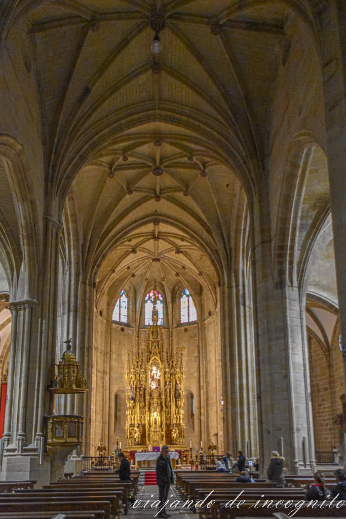 Interior de la Iglesia de Santa María de la Asunción y del Manzano, Hondarribia