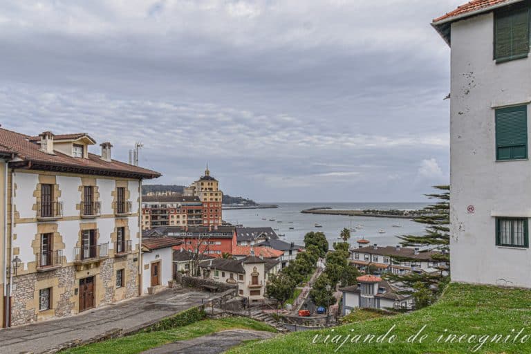 Vistas al mar desde la plaza de Armas de Hondarribía