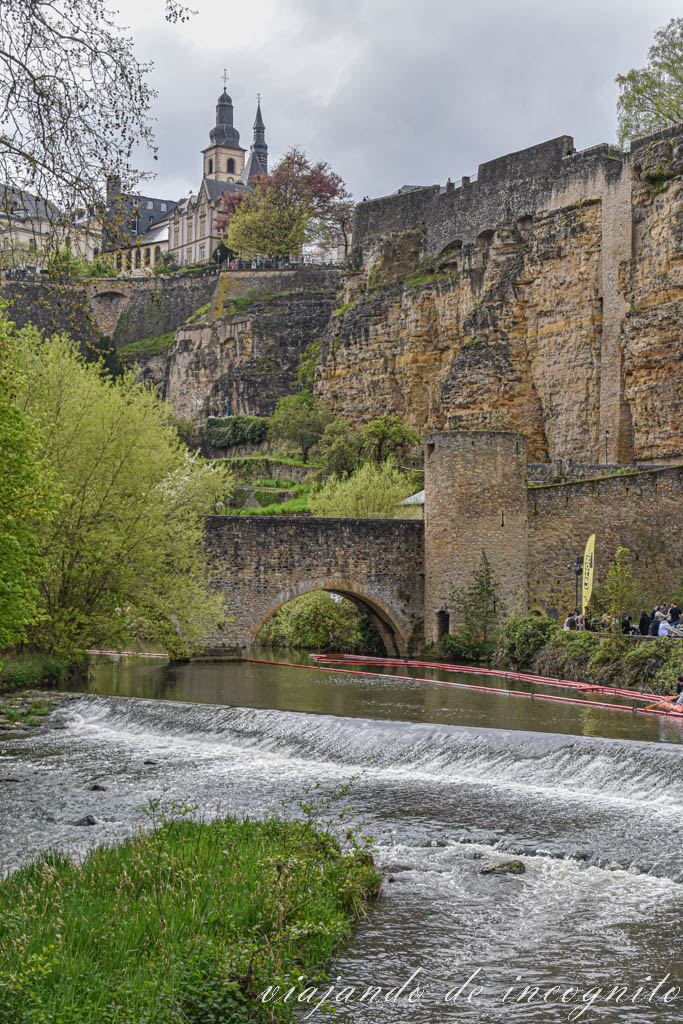 Vistas desde la parte externa del muro de Wenzel en Luxemburgo