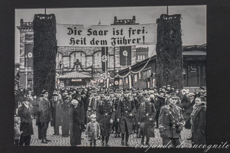 Foto antigua de Saarbrucken tras unirse a Alemania en 1935 en el museo del Sarre