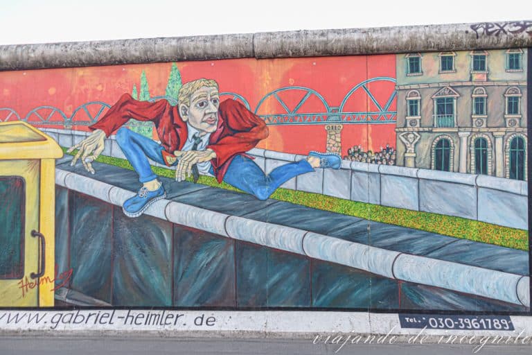 Mural de Gabriel Heimler, el saltador del Muro, en el East Side Gallery