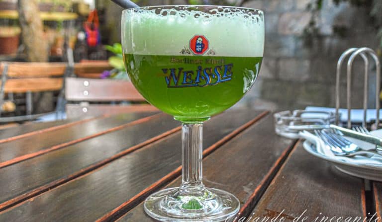 Berliner weiss verde en vaso de Berliner Kindl