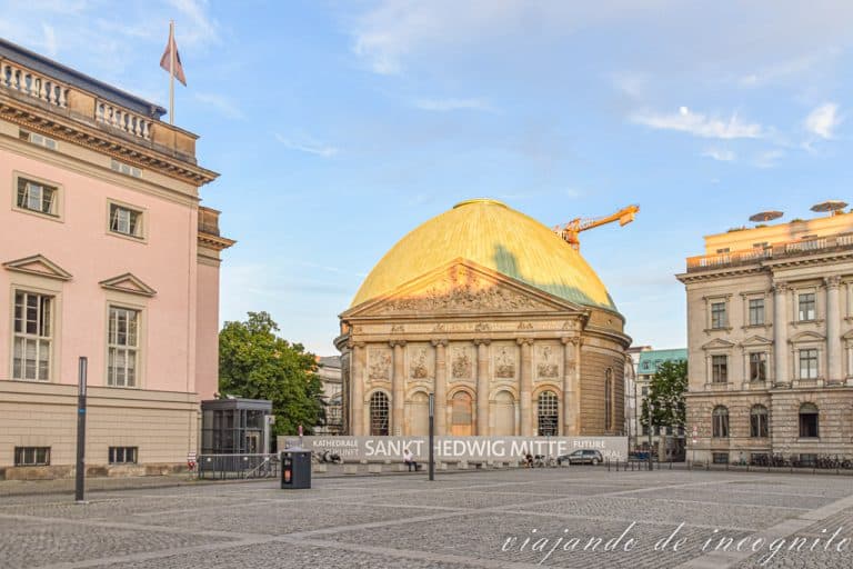 Catedral de Santa Eduvigis en Bebelplatz Berlín