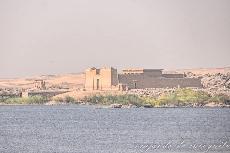 Vistas desde la presa de Asuán del Templo de Kalabsha y del quiosco de Qertassi
