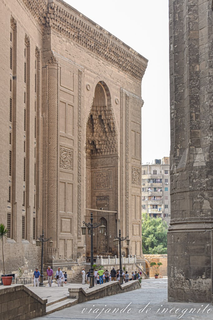 Entrada a la mezquita del sultán Hasán