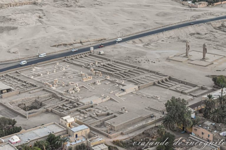 Vista aérea de las ruinas del templo de Merenptah