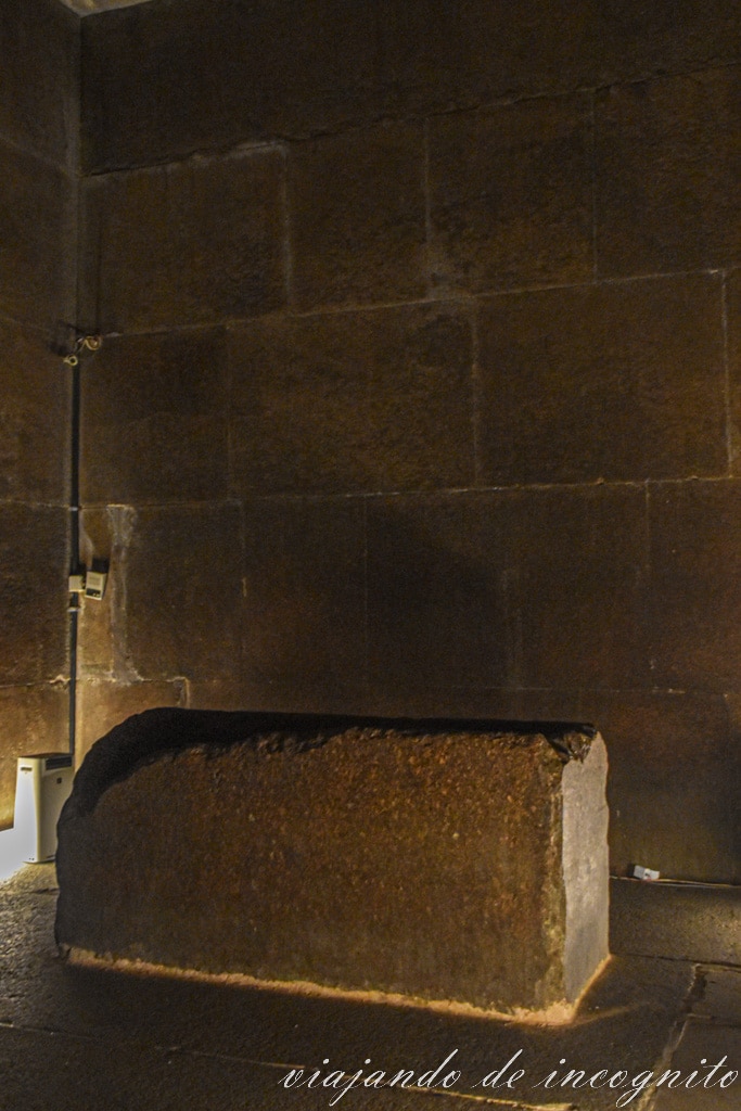 Sarcófago vacío en la cámara Real de la pirámide de Keops