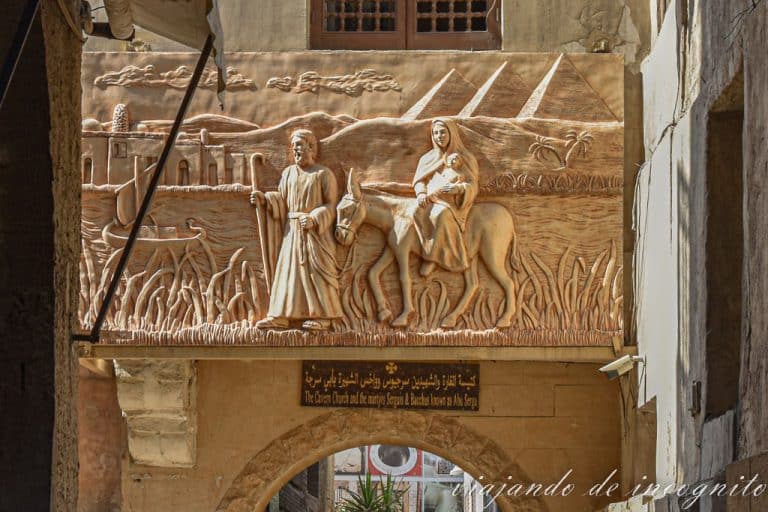 Relieve de la Sagrada familia en su huida a Egipto en el barrio copto