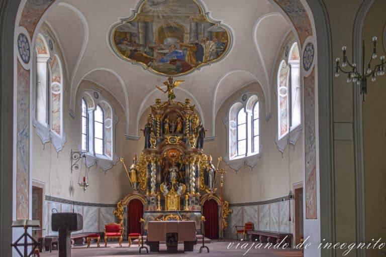 Interior de la iglesia de la Trinidad. Uno de los lugares que ver en Sasbachwalden