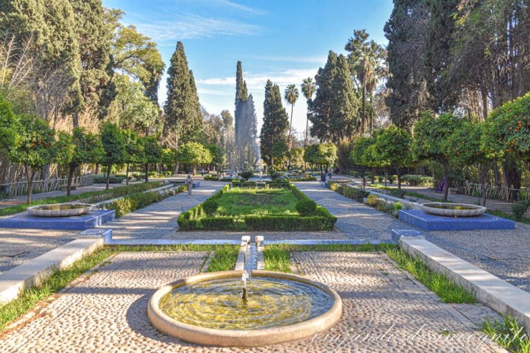 Corredor principal de los jardines Jnan Sbil