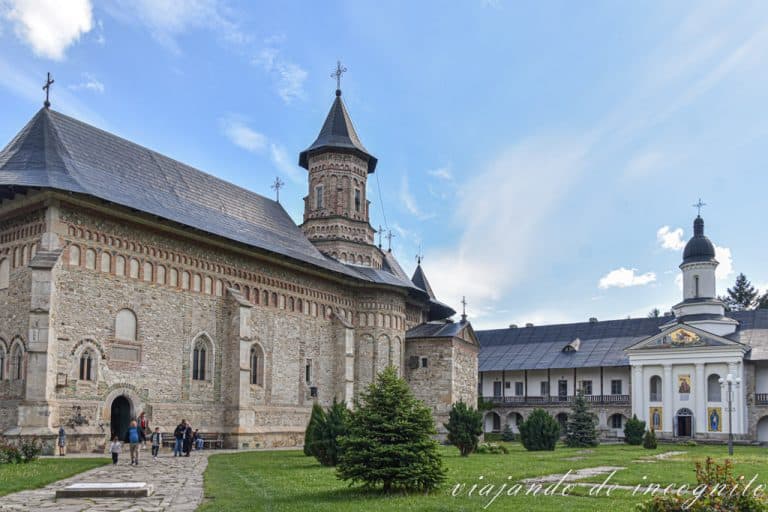 Monasterio de Neamt por la mañana. Rumanía