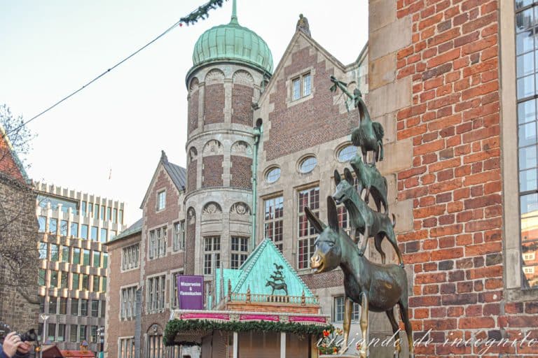 Estatua de los músicos de Bremen en dicha ciudad.