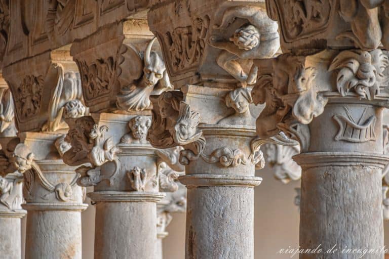Cuatro capiteles del claustro de las Dueñas