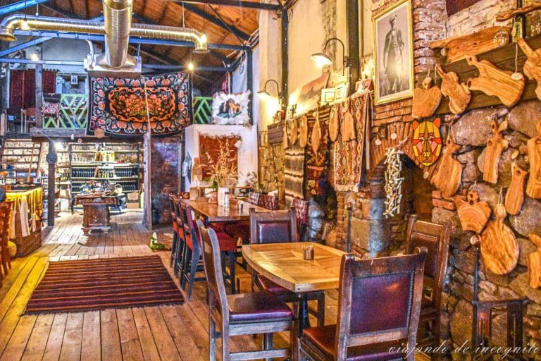Interior de la Tarla Basílica Bistro