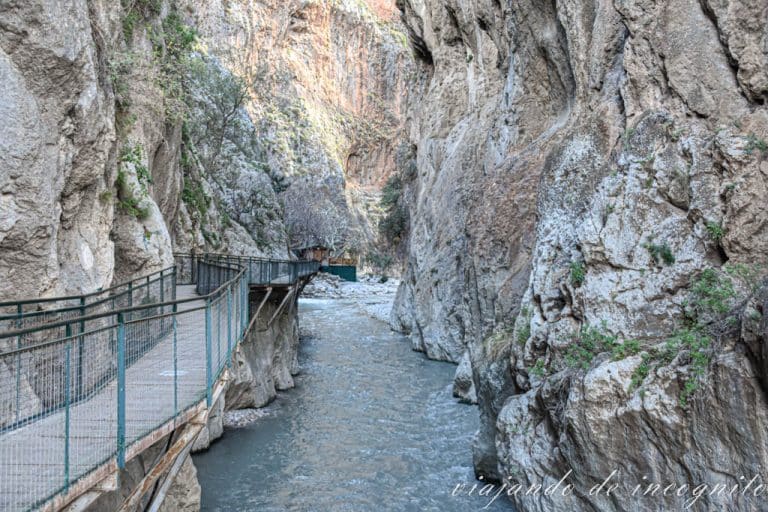 Pasarela de madera que recorre parte del cañón de Saklikent