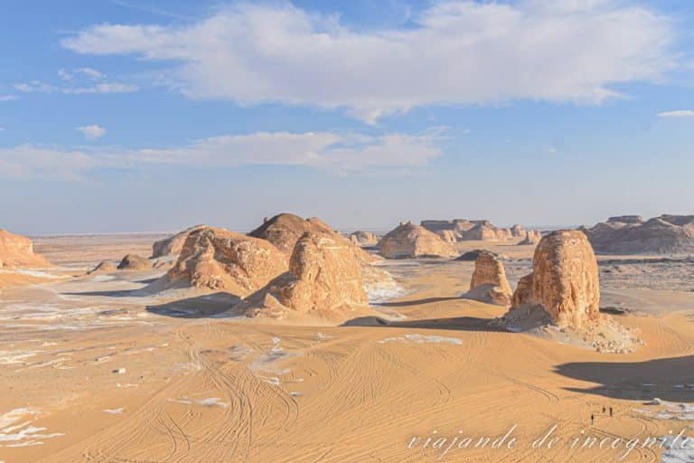 Vista del valle del Aqapat en el desierto blanco