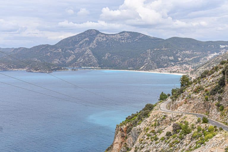 Vistas de Ölüdeniz desde un mirador en la carretera