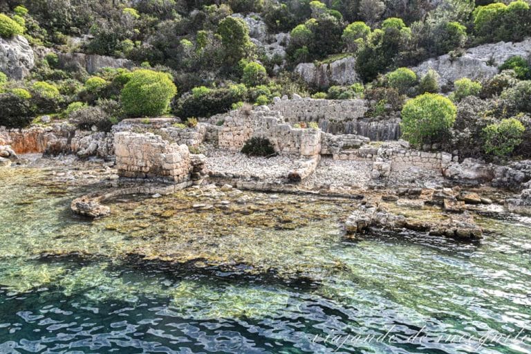 Restos de la ciudad sumergida en Kekova