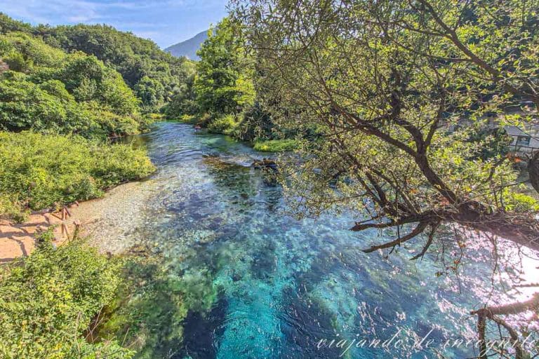Blue Eye, una parada imprescindible en una ruta por Albania