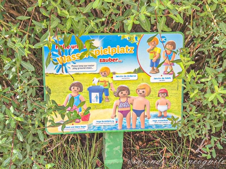 Cartel con normas de comportamiento en el Playmobil Funpark