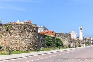 Vista de las murallas del castillo de Elbasan al mediodia