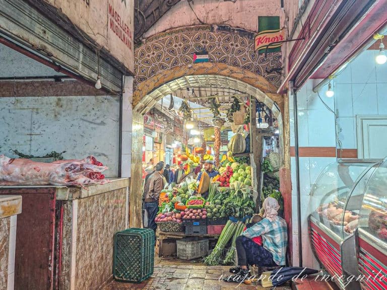 Interior del mercado en la Medina de Tánger