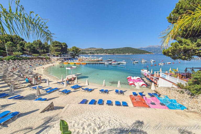 Uma Beach en Ksamil un día de sol