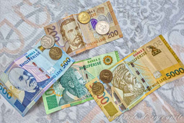 Monedas y billetes albanos