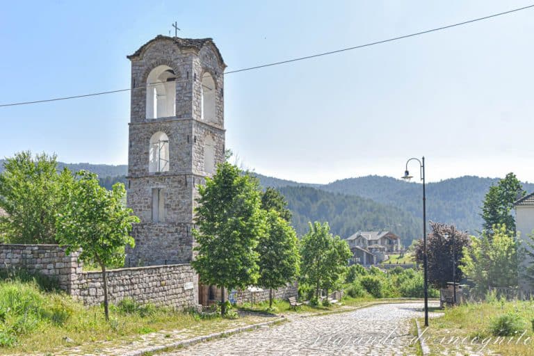 Campanario de la iglesia de la Dormición de la Virgen