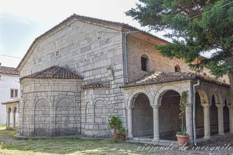 Exterior de la iglesia de Santa María en Elbasan