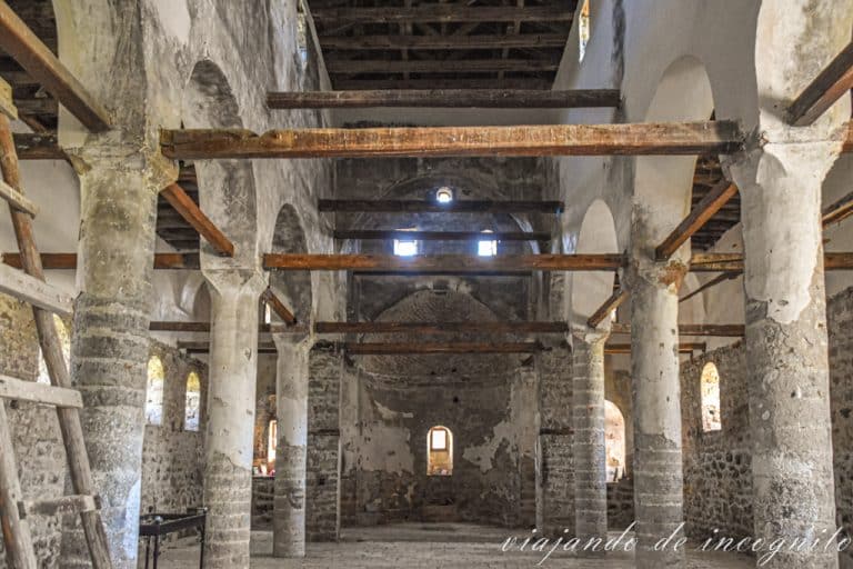 Interior de la iglesia del Profeta Elías