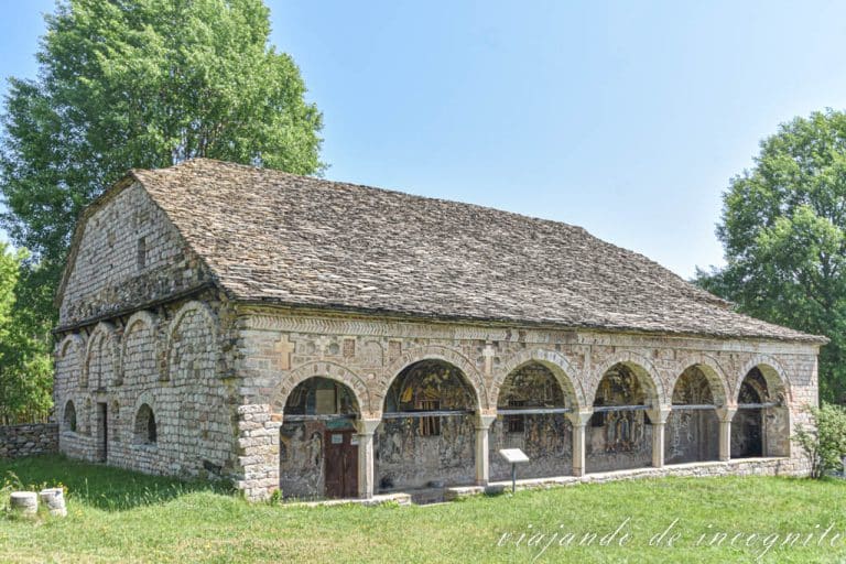 Exterior de la iglesia de San Atanasio en Voskopoje