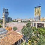 Vista de la plaza Skanderbeg desde lo alto de la torre del reloj.