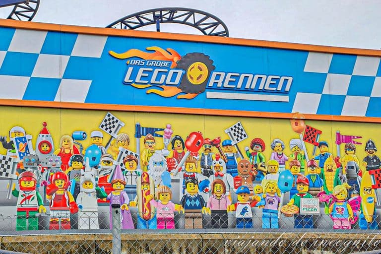 Cártel de la atracción la gran carrera de Lego en Legoland.