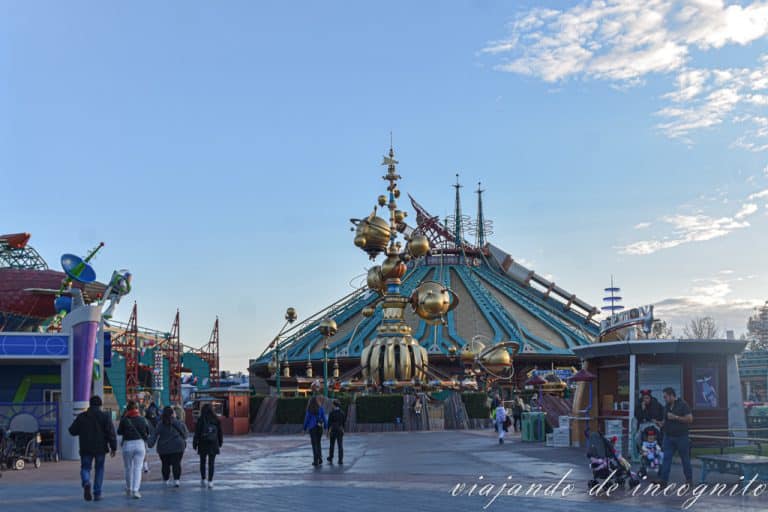 Discoveryland casi sin gente pronto por la mañana