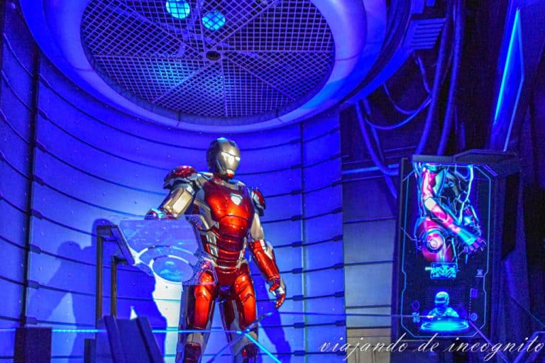 Iron Man en la atracción Avengers Assembly