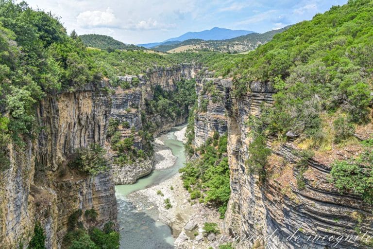 Vistas del cañón de Osum en verano