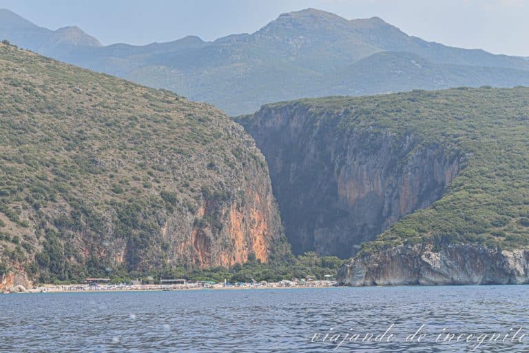 Playa Gjipe vista desde el mar
