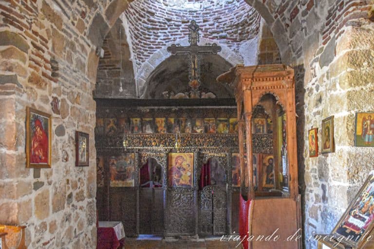 Interior del monasterio de Zvernec