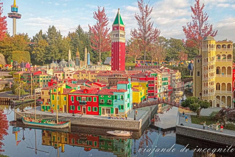 Maqueta de Lego de Venecia en Legoland en otoño