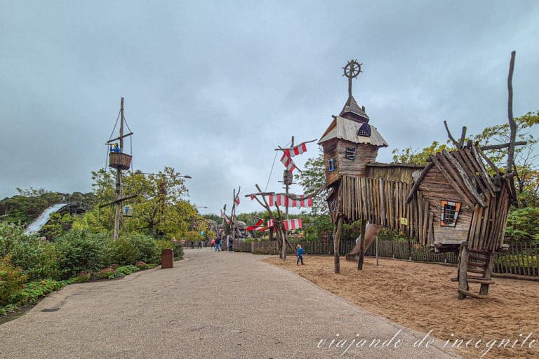 Columpios en la tierra de los piratas en Legoland, Alemania