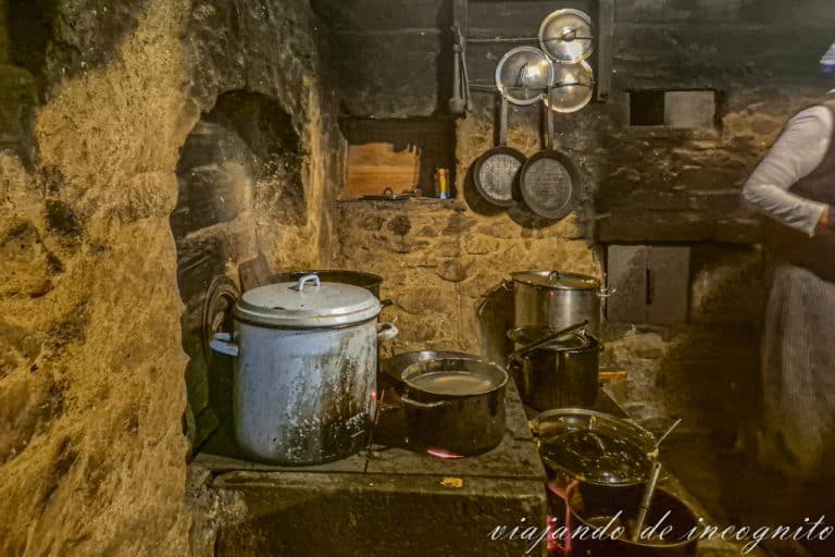 Cocinando de manera tradicional en el horno del Falkenhof