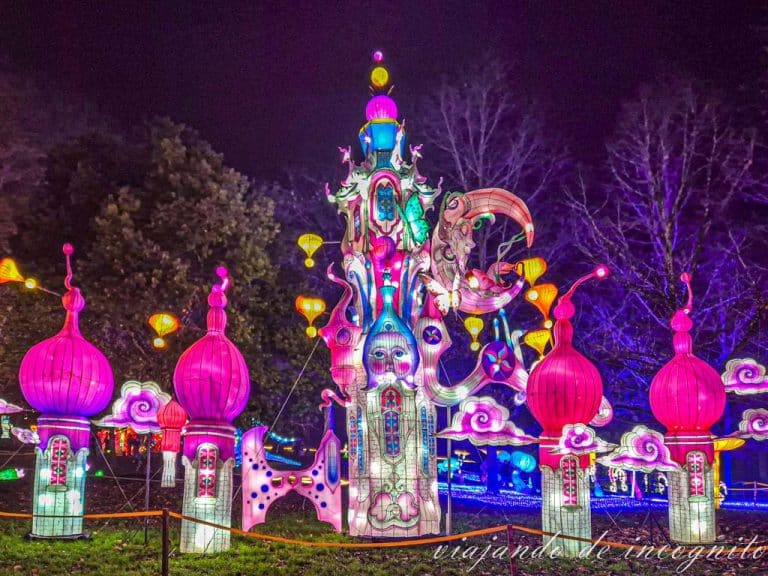 Escultura luminosa en el festival des lanternes en Castel Novel