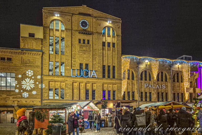 Mercado navideño Lucía en la Kulturbrauerei.